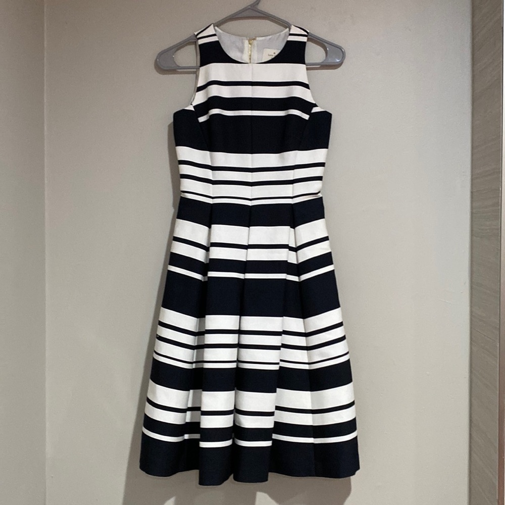 Kate Spade Cape Stripe Dress (NJMU6120) in Black and Cream, Size 00